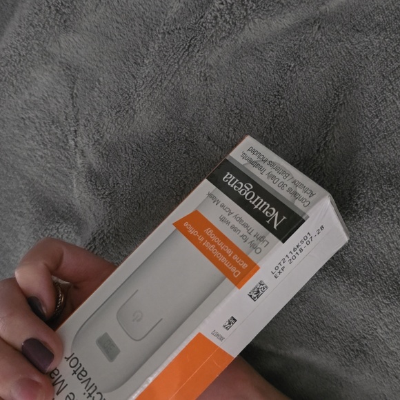 NEW Neutrogena mask activator - Picture 4 of 4
